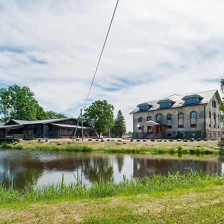 Veskisilla Hotel Türi Exterior foto