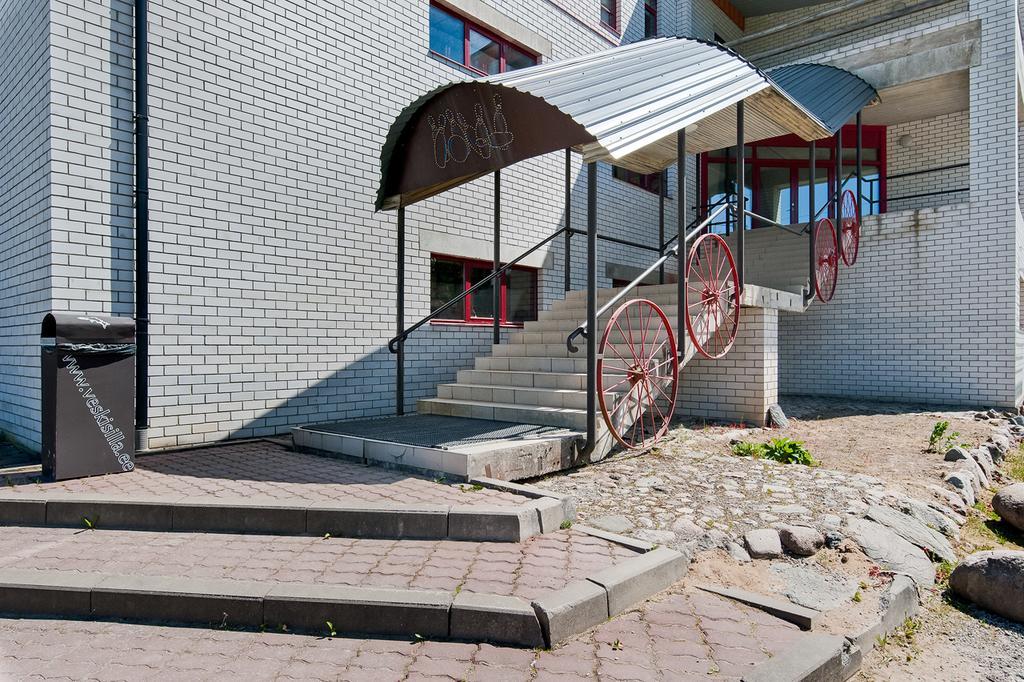 Veskisilla Hotel Türi Exterior foto