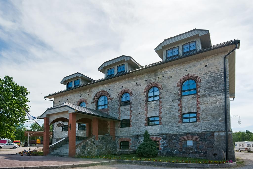 Veskisilla Hotel Türi Exterior foto